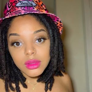 Meet your Posher, Tiara